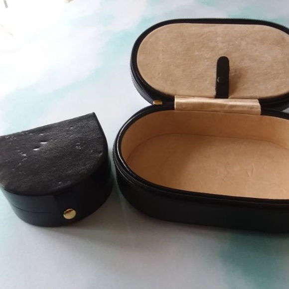 Wolf Designs Black Leather Jewelry Travel case - Picture 6 of 6